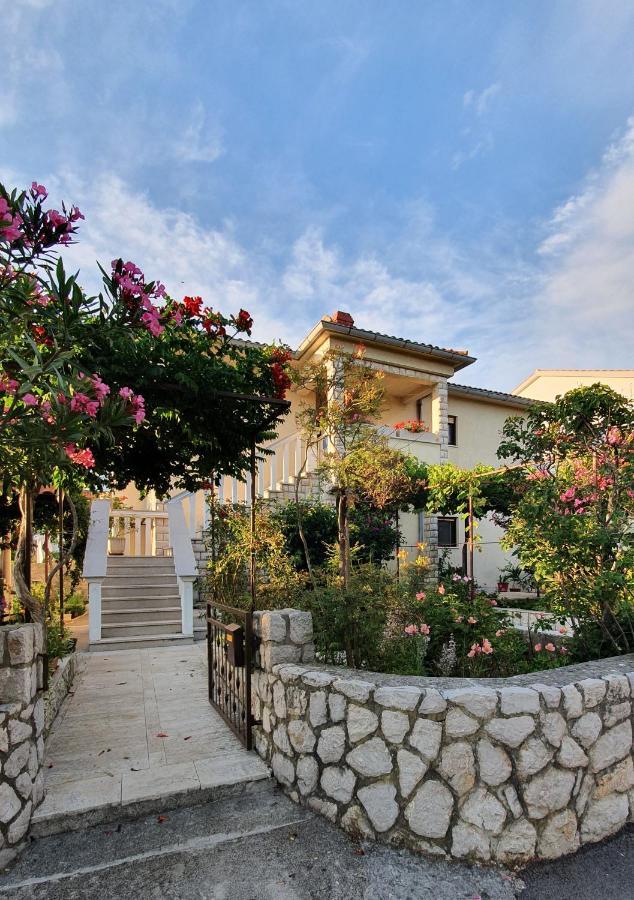 Apartments Grskovic G. Setaliste Šilo Dış mekan fotoğraf